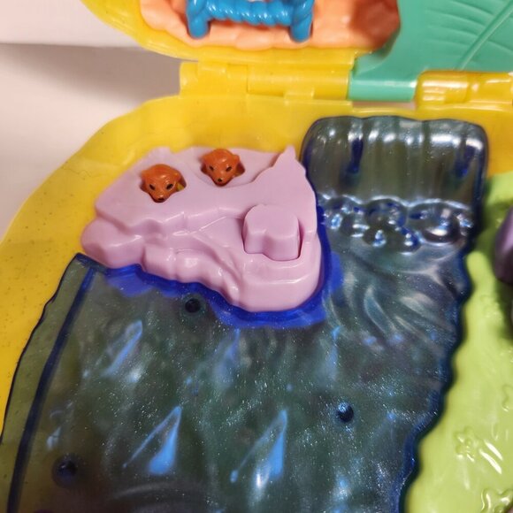 Polly Pocket Tropicool Pineapple Wearable Purse Compact Toy Playset 2019 Mattel - Picture 7 of 15